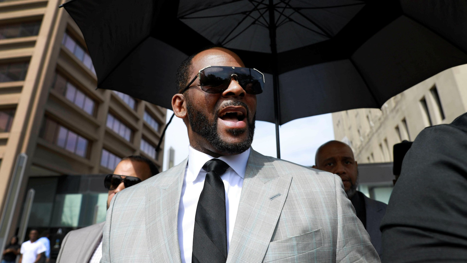 You are currently viewing R Kelly Faces Federal Charges In New York