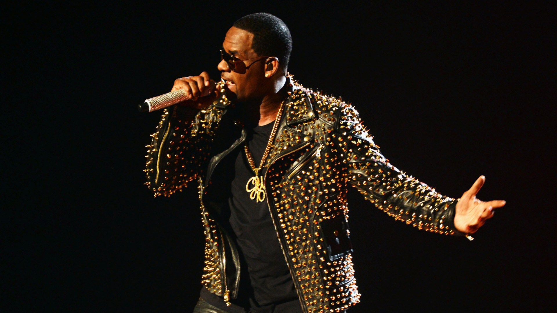 You are currently viewing R. Kelly Wants To Finish Album In Prison