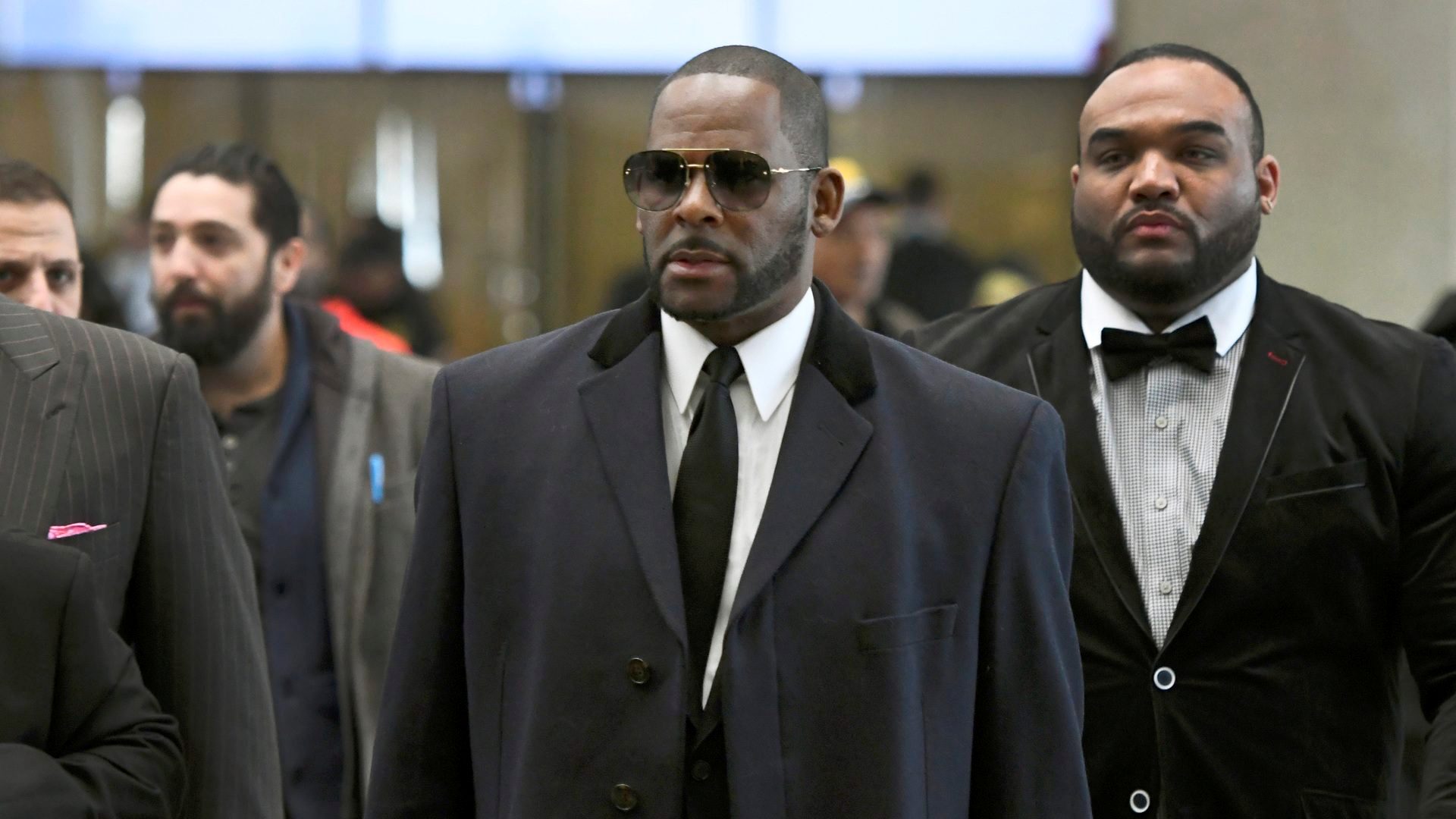 You are currently viewing R Kelly Hides Money In Friend’s Bank Account