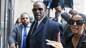 Read more about the article R. Kelly Employee Testified That The Star Transported Young Girls