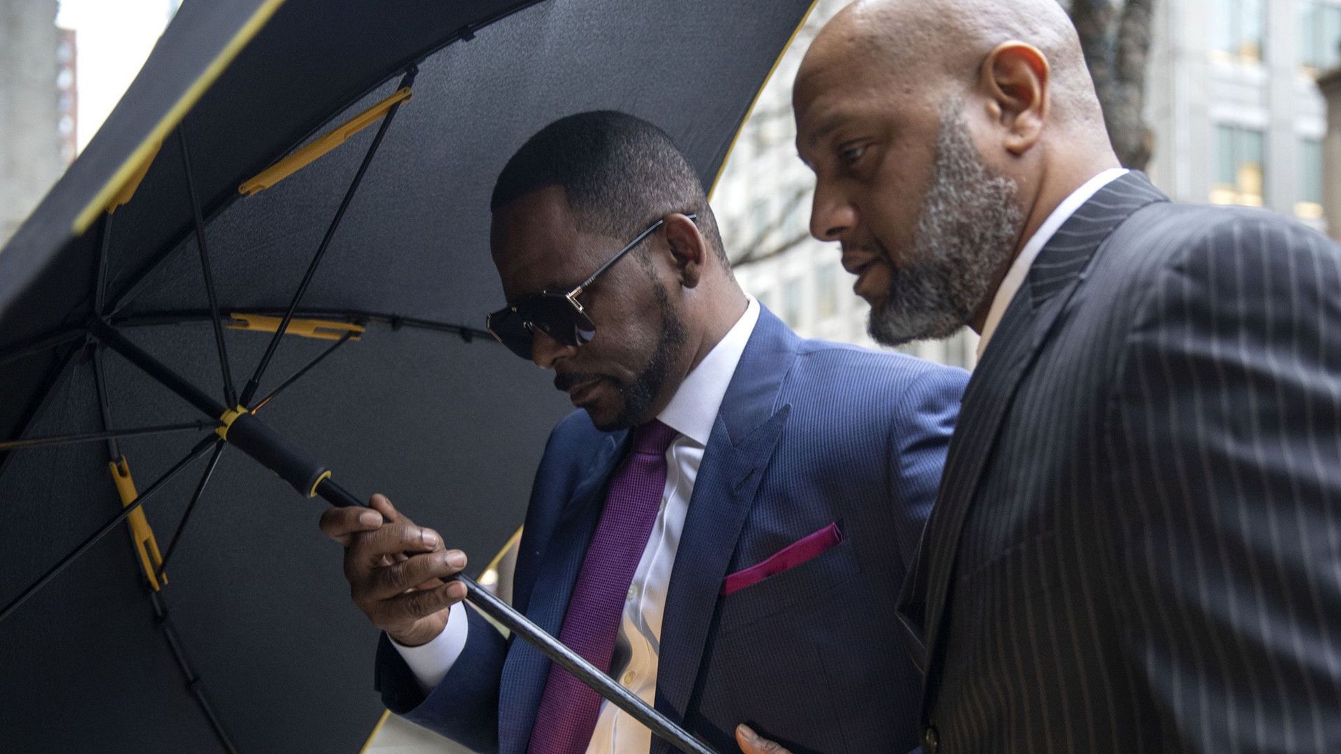 You are currently viewing Prosecutors In R. Kelly’s Case Challenge Black Jurors