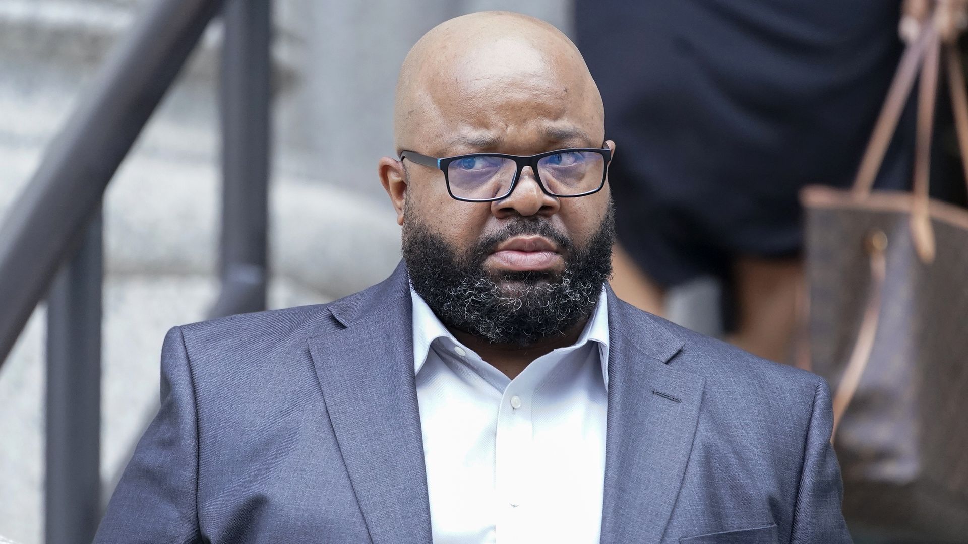 You are currently viewing R. Kelly’s Former Manager To Serve One Year In Prison