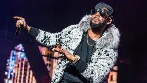 Read more about the article R. Kelly Top 10 Greatest Live Concerts Of All Time